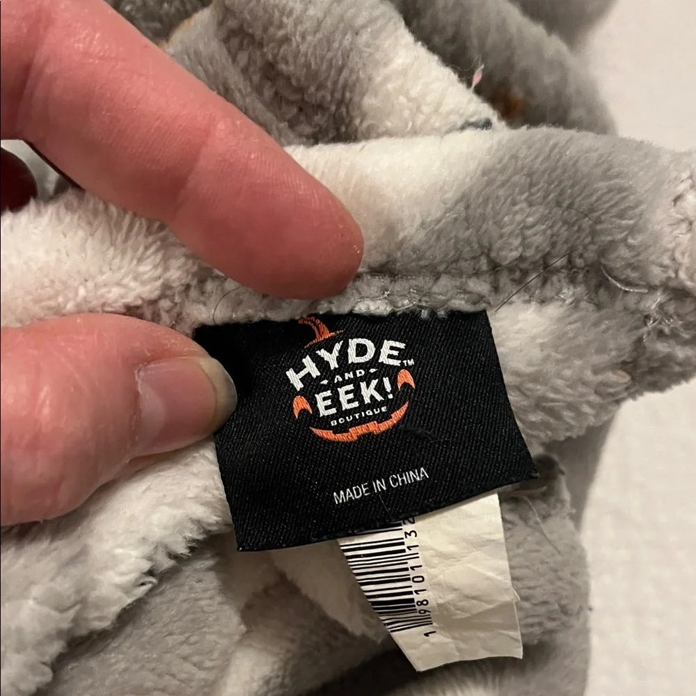Hyde & EEK! snuggle up